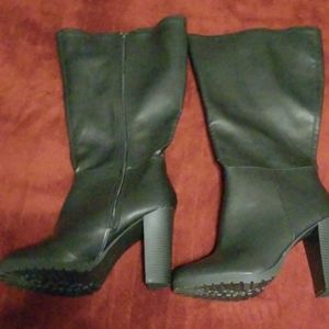 4in Tall Black Boots 11W